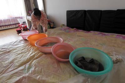 浙江楼上漏水，住户失联，小区没物管，业主维权难！律师来支招……